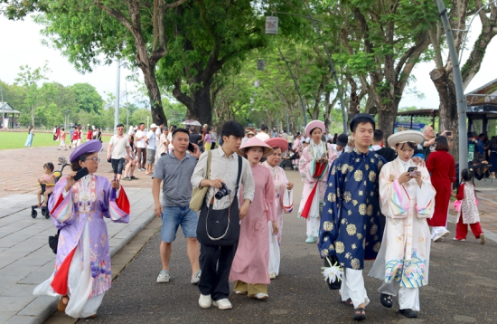Visitors touring Hue Imperial Citadel